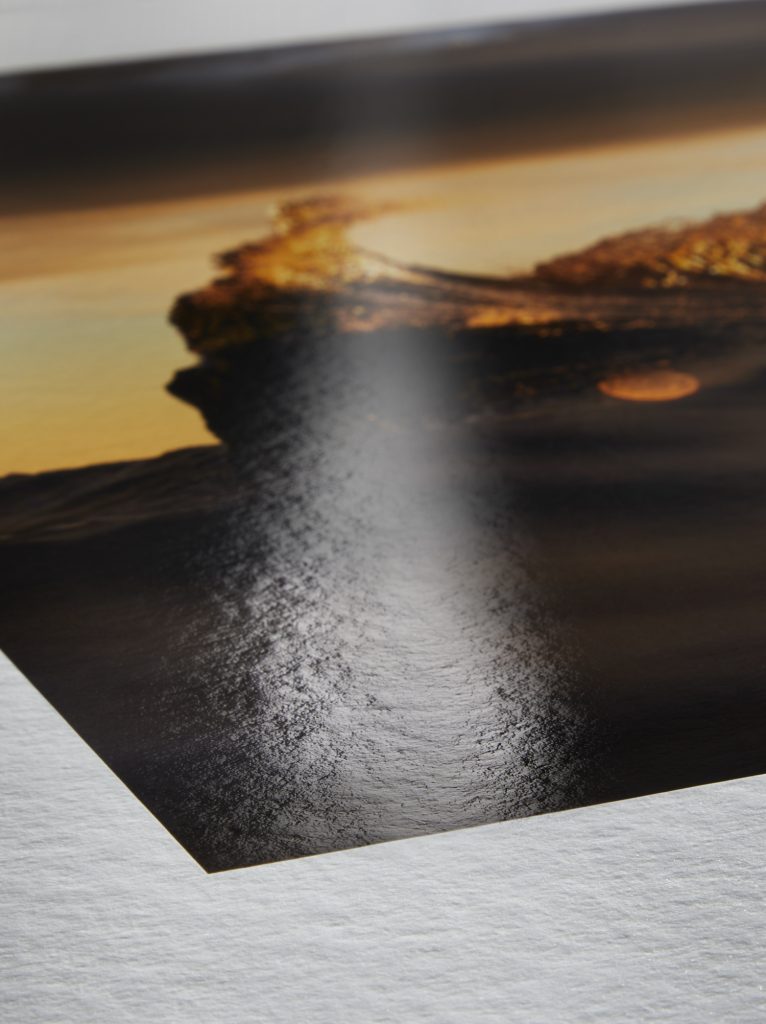 Papel para giclée e fine art. Detalhe do Hahnemühle Bamboo Gloss Baryta